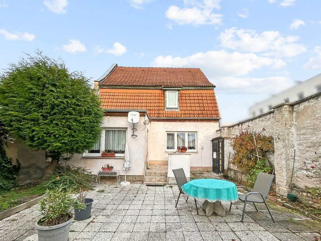 Immobilie in Braunsbedra - Einfamilienhaus mit großem Grundstück in Braunsbedra - Bild 2
