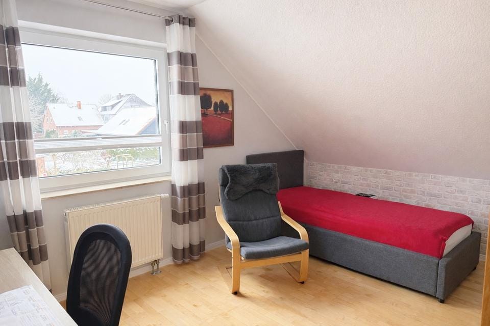 Immobilie in Vordorf - Rethen Freier Blick zum  Brocken - helle 4-Zimmer-Wohnung mit Gartenanteil - Bild 0