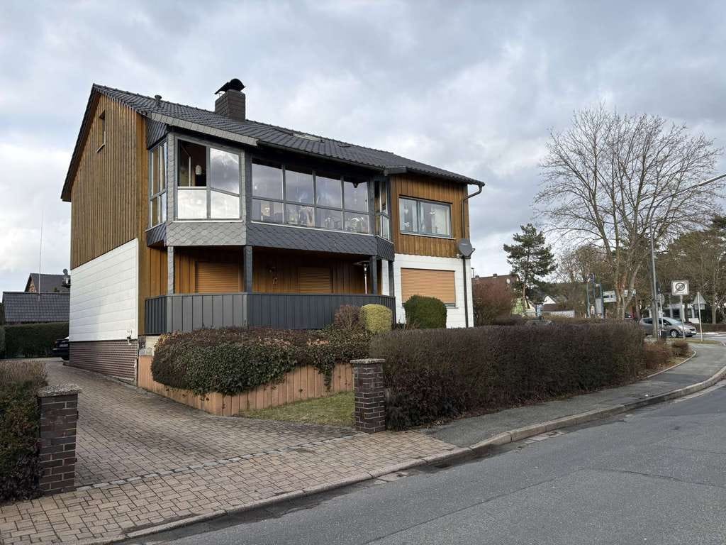Immobilie in Stockheim - Zwangsversteigerungsangebot: Freistehendes Zweifamilienhaus mit großzügigem Grundstück in Stockheim - Bild 0
