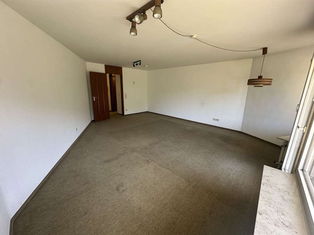 Immobilie in Bad Liebenzell - 1-Zimmer Wohnung mit Potenzial, Balkon und Garage in Bad Liebenzell - Bild 3