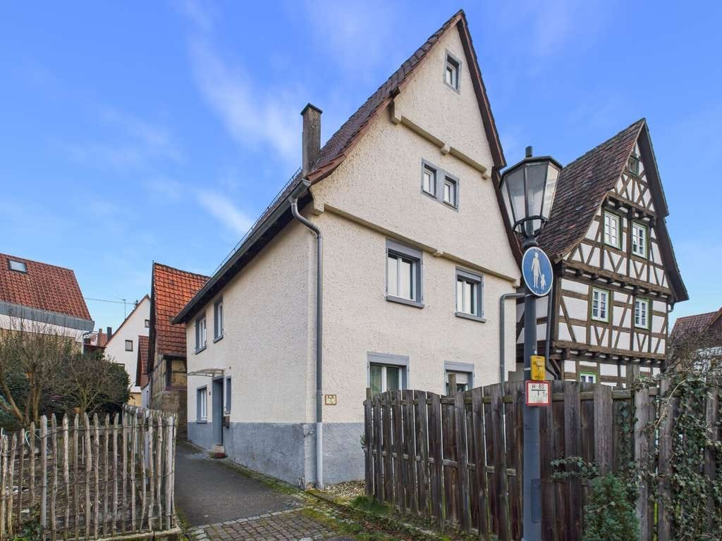 Immobilie in Oberderdingen - Wohnen mit Charme: Saniertes Einfamilienhaus mit Scheune im Ortskern | Oberderdingen | - Bild 0