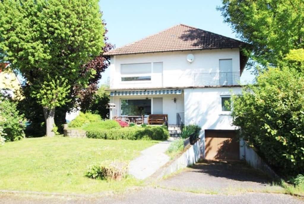 Immobilie in Kraichtal - Einfamilienhaus mit 8 Zimmern in Kraichtal, bezugsfrei ab 1.4.2026 - Bild 0