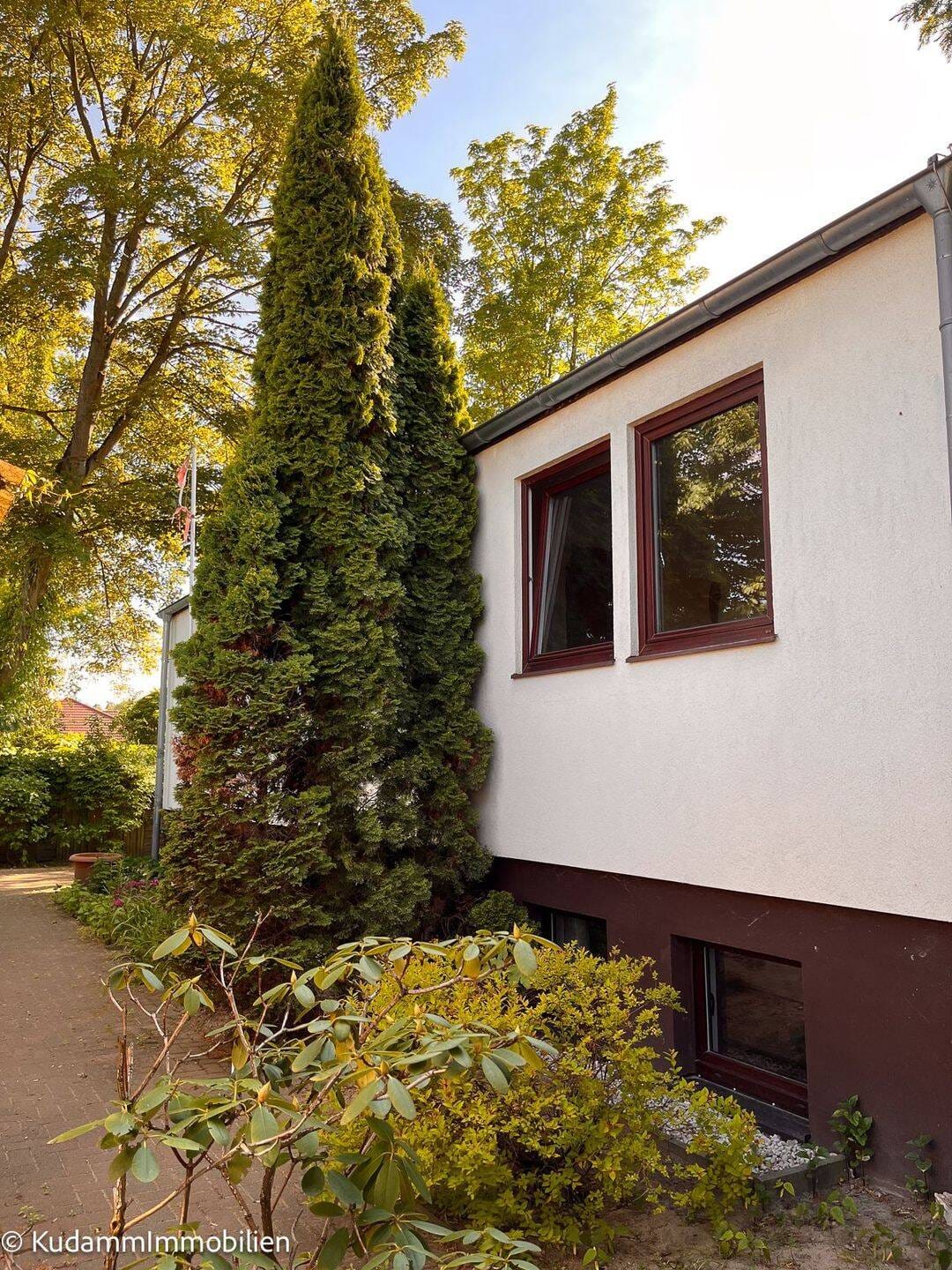 Immobilie in Neuruppin - Großes Einfamilienhaus in Seenähe in Gildenhall  - Bild 1