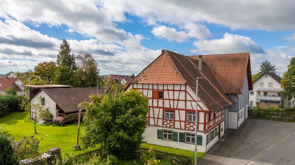 Immobilie in Bad Waldsee - Bad Waldsee - Reute
Denkmalgeschütztes Bauernhaus auf großzügigem Grundstück - Bild 2