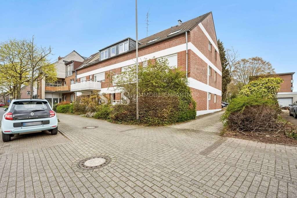 Immobilie in Willich - Renovierungsprojekt: Gemütliche 2-Zimmer Dachgeschosswohnung in Willich Schiefbahn - Bild 0