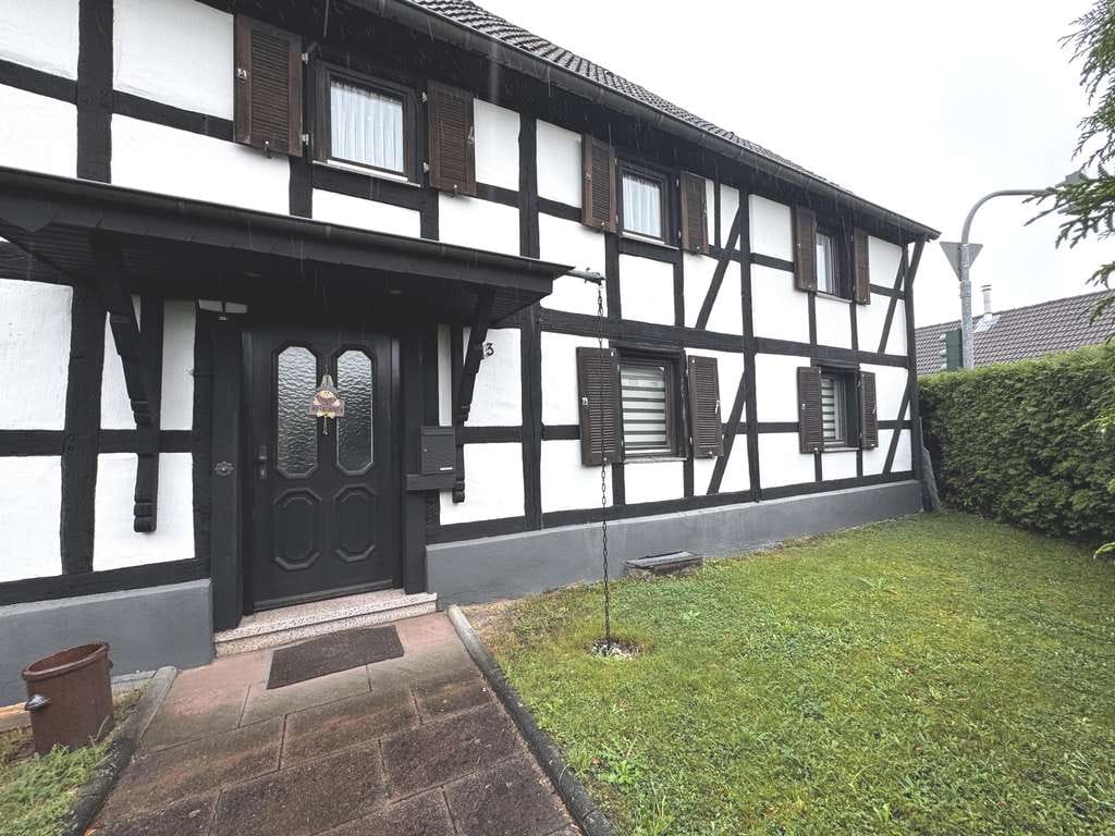 Immobilie in Lohmar - Wohntraum mit Seele: Modernisiertes Fachwerk-Idyll in Lohmar-Birk - Bild 1