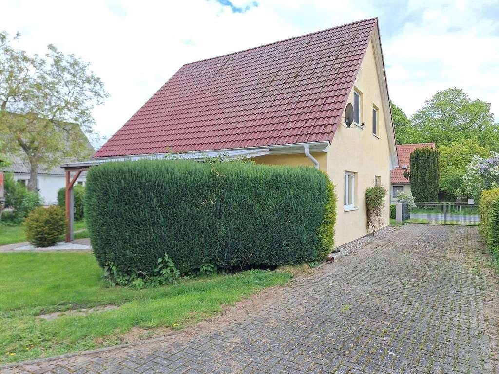 Immobilie in Gützkow - Kompaktes Einfamilienhaus mit Doppelgarage unweit von Gützkow - Bild 2