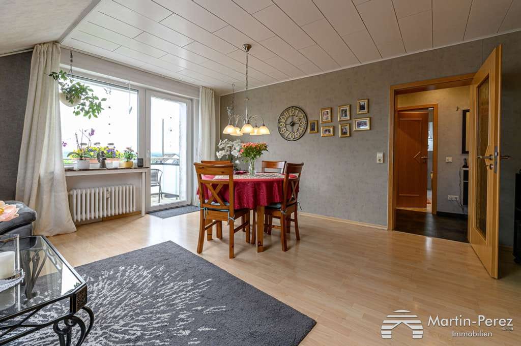 Immobilie in Breckerfeld - Gepflegte Drei-Zimmer-Wohnung
- Balkon - Keller - Stellplatz - - Bild 2