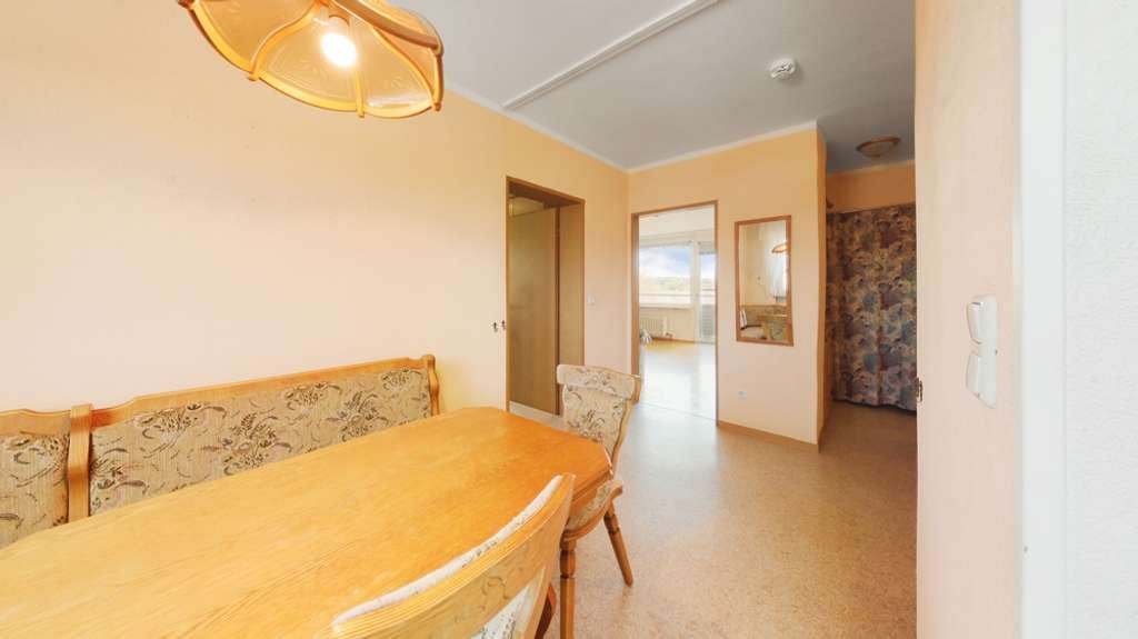 Immobilie in Hirschau - Gepflegte 2-Zimmer-Wohnung mit Balkon, Aufzug und guter Raumaufteilung - Bild 4