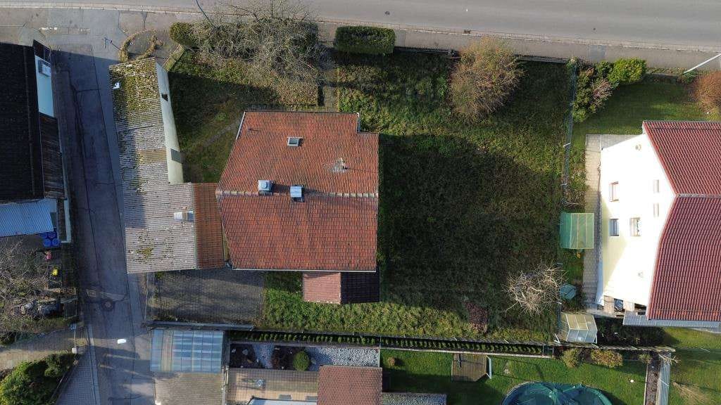Immobilie in Pilsach - Renovierungsbedürftiges Einfamilienhaus mit großem Grundstück!  
   Pilsach - Bild 3