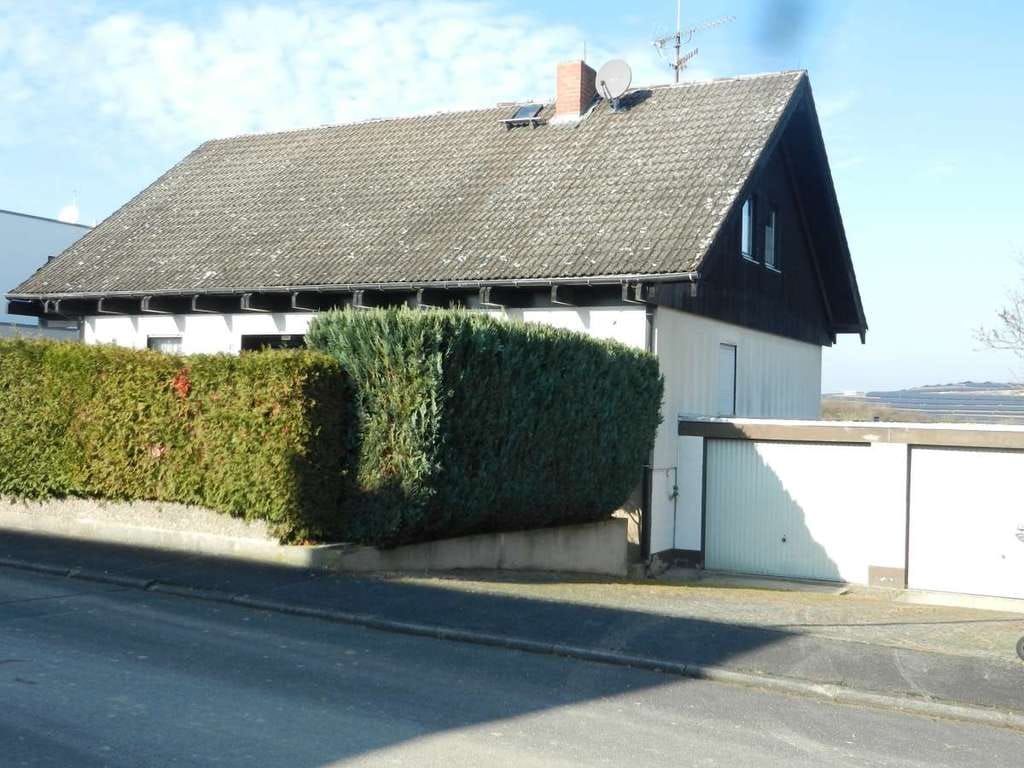 Immobilie in Hahnstätten - Herrliche Lage und Ausblick - Großes Einfamilienhaus in bevorzugter Ortsrandlage - Bild 1