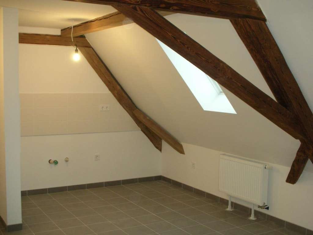 Immobilie in Aurachtal - Vier-Zimmer-Wohnung im Dachgeschoss, Gartenanteil und Kfz-Stellplatz in Aurachtal-Münchaurach  - Bild 3