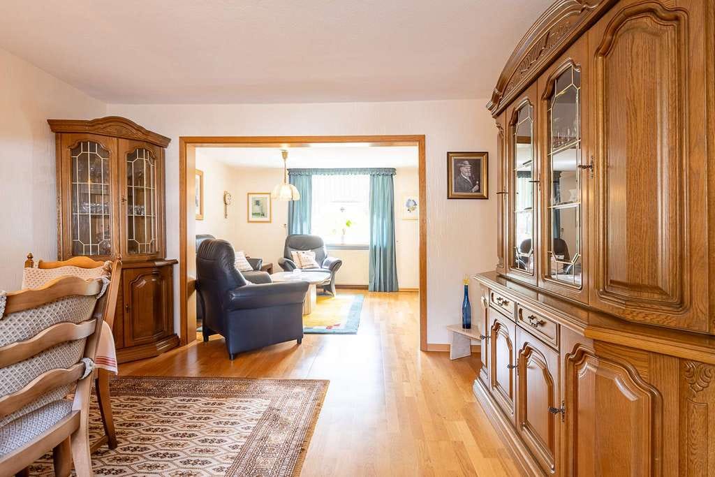 Immobilie in Rockeskyll - Einfamilienhaus mit 3 Garagen und Nebengebäude in Rockeskyll - Bild 2
