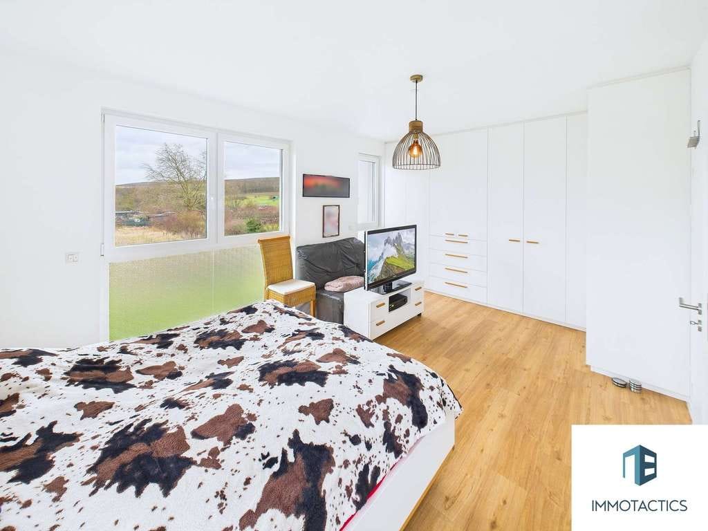Immobilie in Hackenheim - Moderne 4-Zimmer-Wohnung mit Balkon und Blick ins Grüne, Wärmepumpe und hochwertiger Ausstattung - Bild 4