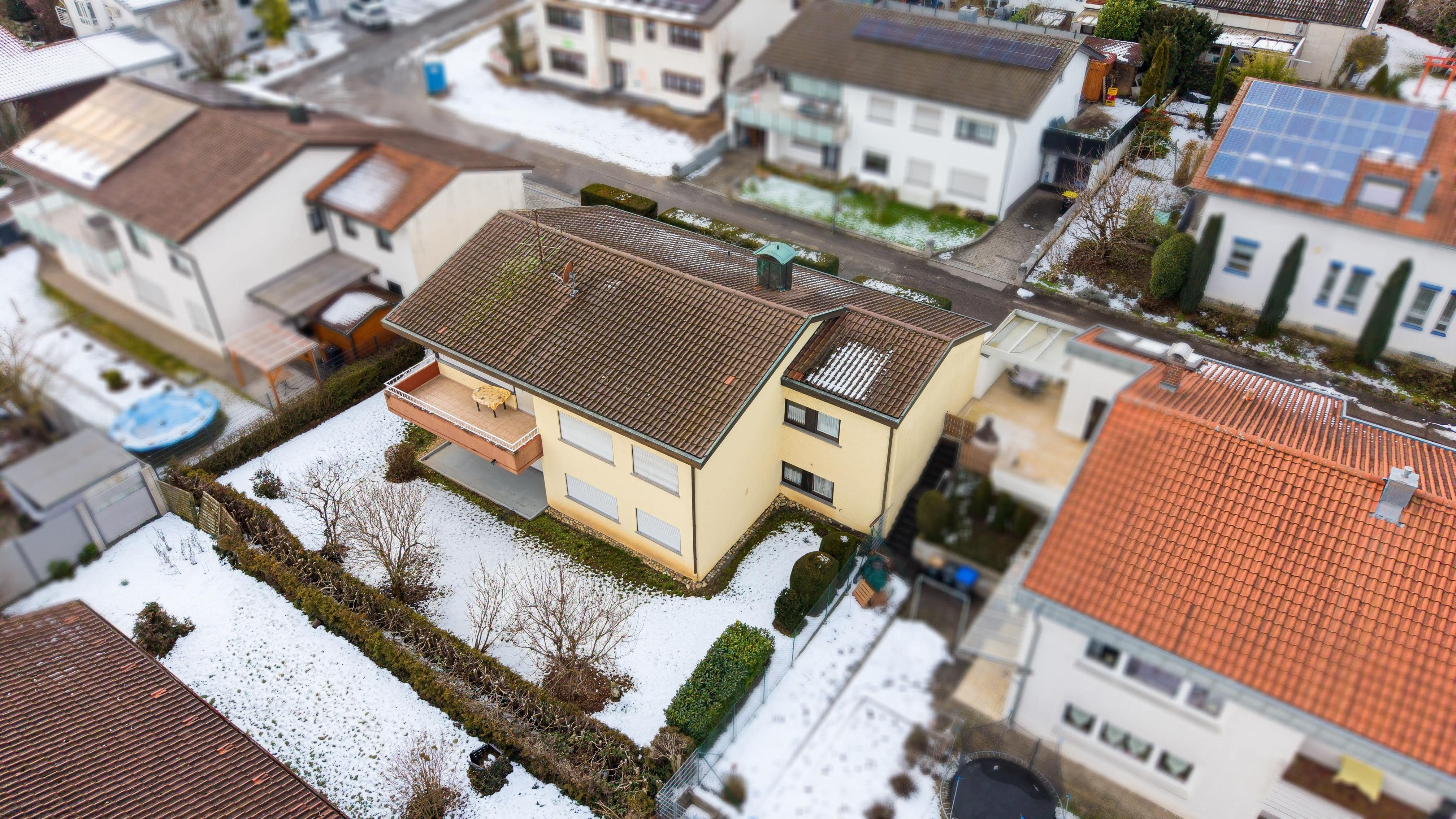 Immobilie in Untereisesheim - Großzügiges Wohnen auf einer Ebene - mit Garten und Einliegerwohnung - Bild 0