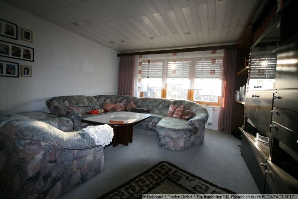 Immobilie in Bad Königshofen im Grabfeld - Einfamilienhaus mit Ausbaupotenzial, Wellnessbereich und großer Scheune - Bild 3
