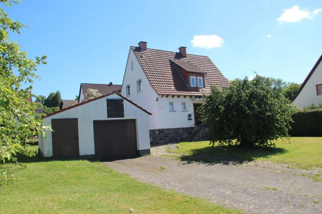 Immobilie in Herbstein - Charmantes Einfamilienhaus mit großem Grundstück und Obstbaumbestand - Bild 0