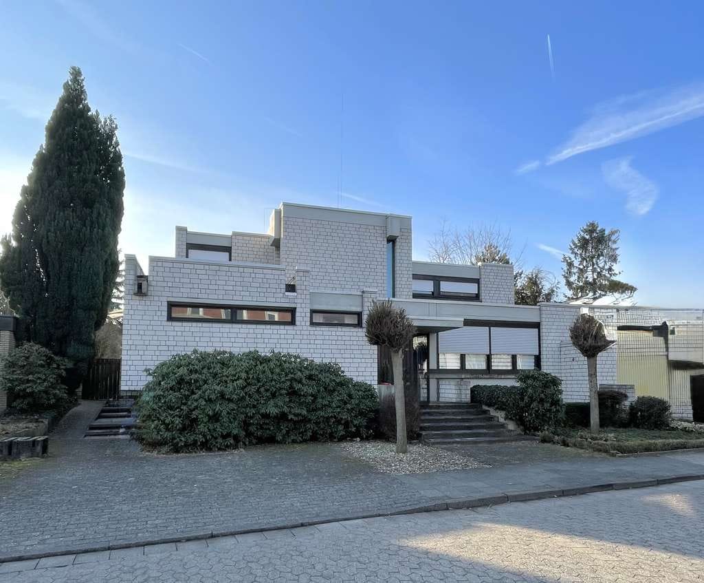 Immobilie in Emsdetten - Freistehendes Einfamilienhaus mit großzügigem Grundstück und Entwicklungspotenzial - Bild 0
