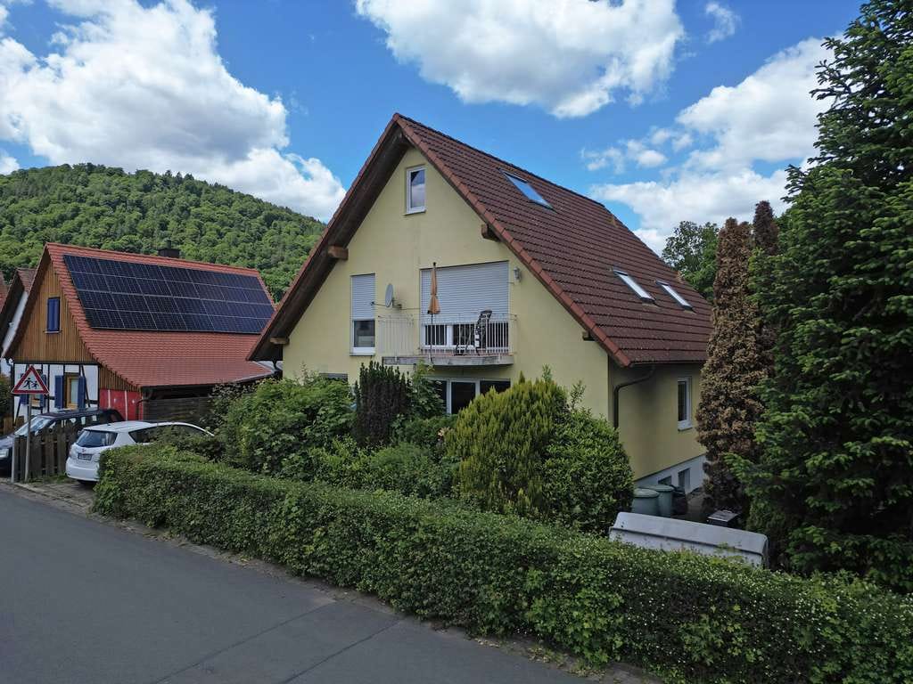 Immobilie in Kleinheubach - Gepflegtes Zweifamilienhaus mit Ausbaupotential - Bild 3