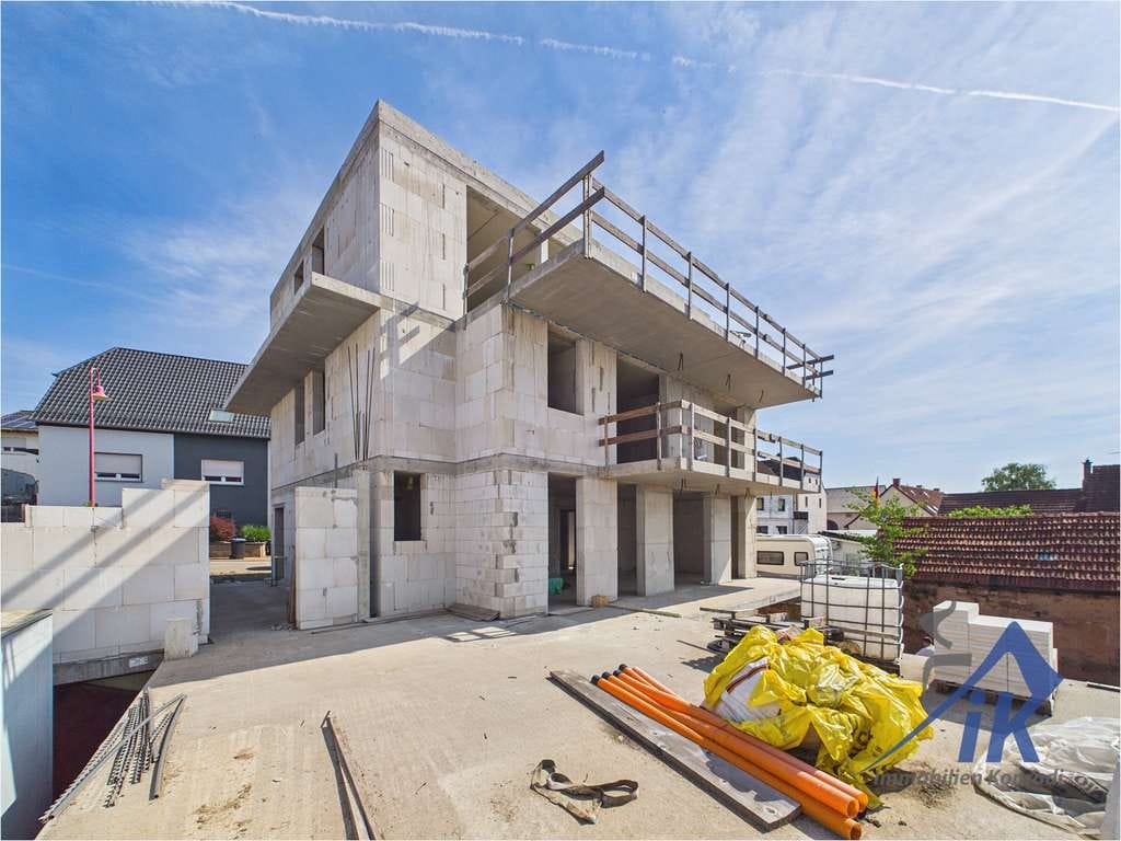Immobilie in Gries - IK | Gries: Barrierefreier Neubau-Rohbau mit 2 Einheiten, Garagen & Traumblick auf 941 m² Grund - Bild 2