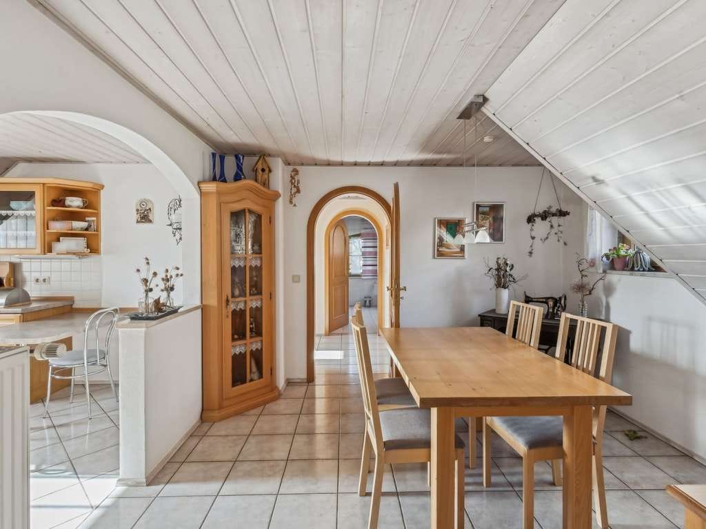 Immobilie in Beratzhausen - Schöne gepflegte 4-Zimmer-Dachgeschosswohnung in Beratzhausen/Rechberg - Bild 3