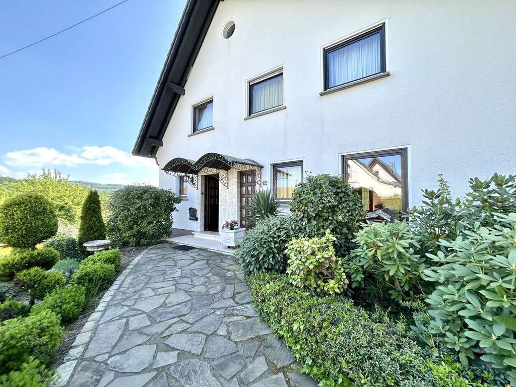 Immobilie in Betzdorf - **Hochwertiges Einfamilienhaus mit Pool in ruhiger Höhenlage von Betzdorf** - Bild 4