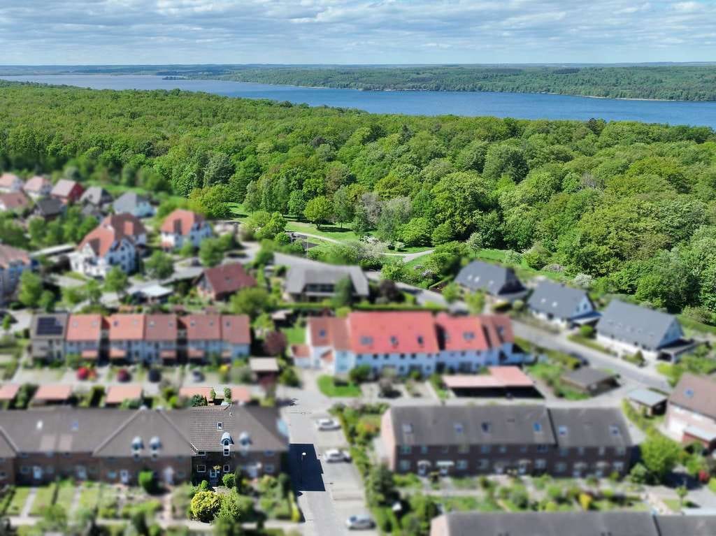 Immobilie in Neubrandenburg - Reihenmittelhaus mit sehr guter Grundrissgestaltung in familienfreundlicher Wohnlage - Bild 1