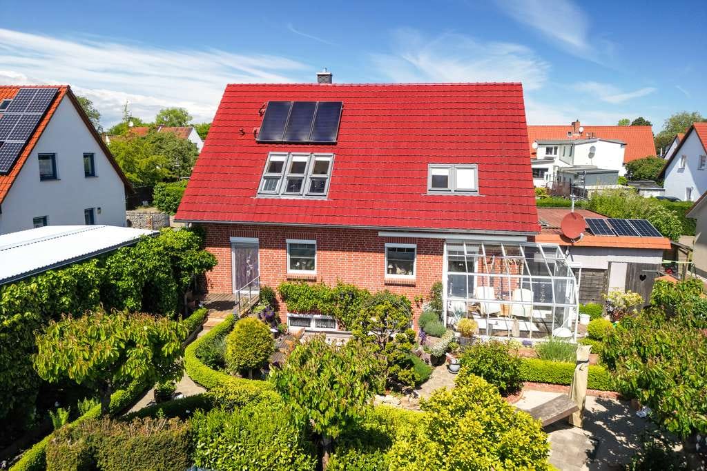 Immobilie in Bastorf - Feldrandlage: Freistehendes Wohnhaus mit attraktivem Südwestgarten - Bild 1
