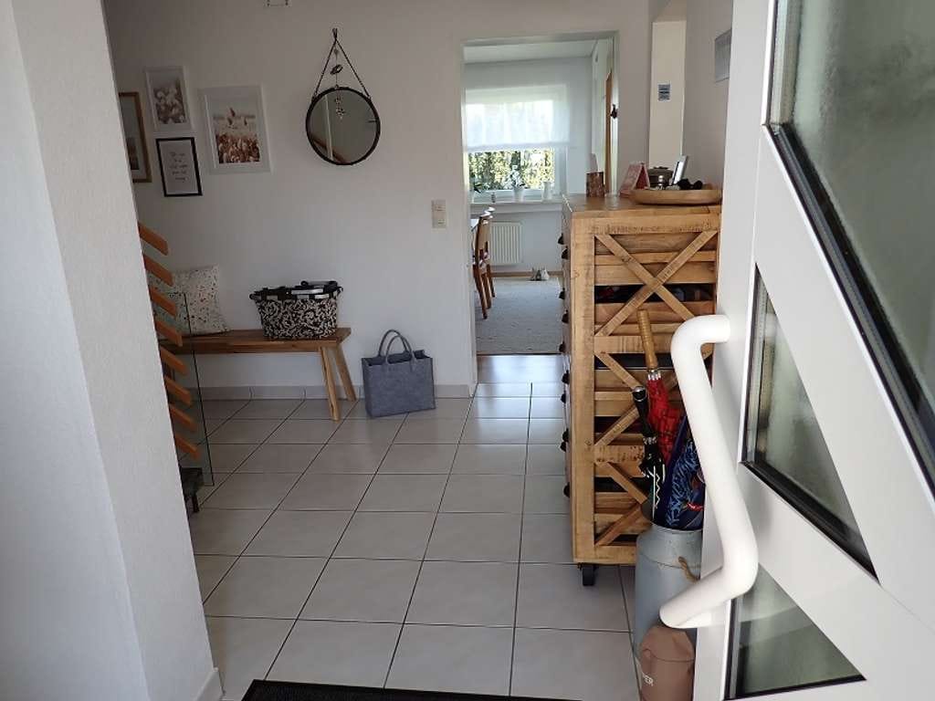 Immobilie in Altenriet - SCHÖNES UND SEHR GEPFLEGTES EINFAMILIENHAUS - MIT EINLIEGERWOHNUNG UND DREI GARAGEN - Bild 1