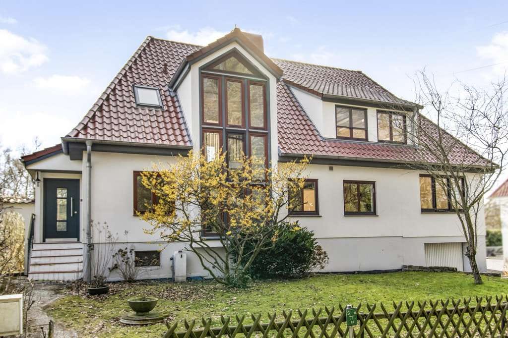 Immobilie in Lilienthal - Lilienthal-Heidberg: Großzügiges freistehendes Einfamilienhaus auf einem über 3.000 m² Grundstück - Bild 1