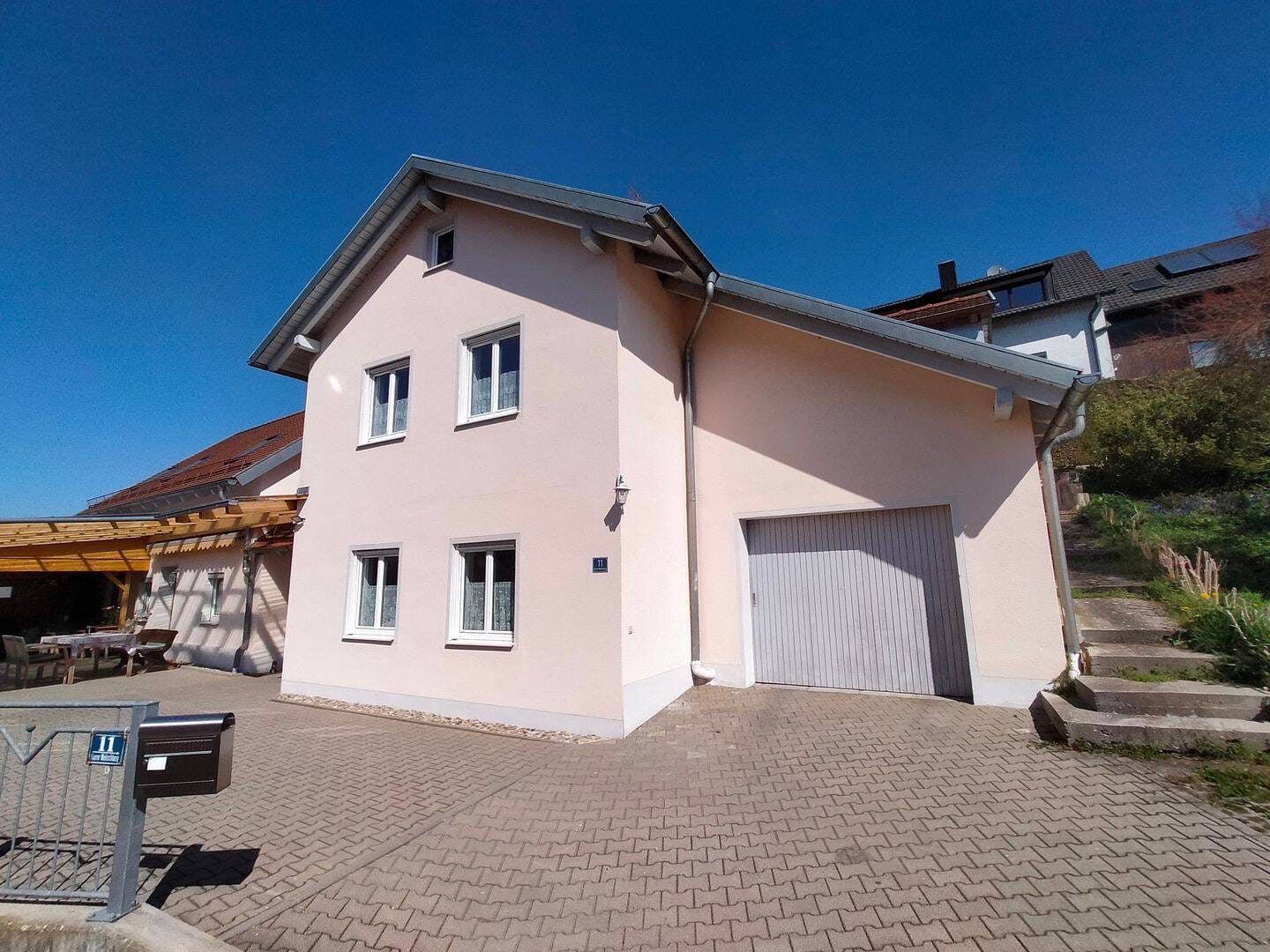 Immobilie in Altmannstein - Altmannstein: Großes Haus an sonnigem Südhang - Bild 1