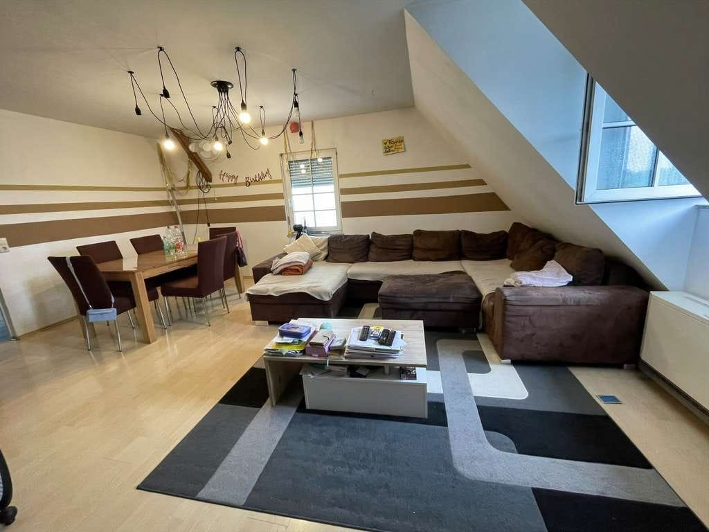 Immobilie in Rosenfeld - Viel Platz & Potential: 4-Zimmer-Wohnung im Dachgeschoss mit ausbaubarem Dachspitz! - Bild 3