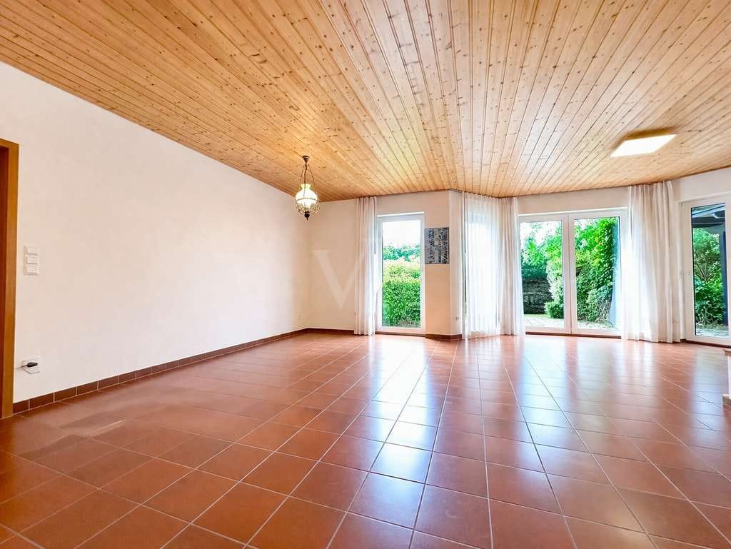 Immobilie in Handrup - Wohnkomfort auf einer Ebene: Gepflegter Bungalow mit besonderem Gartenflair - Bild 3