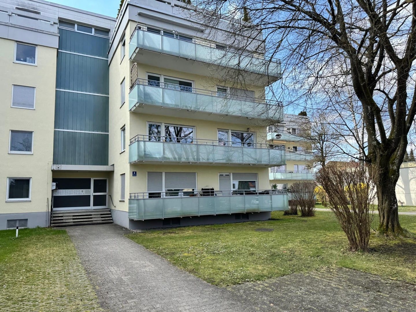 Immobilie in Puchheim - Renovierungsbedürftige 3-Zimmer-Erdgeschosswohnung mit Potenzial in ruhiger Lage von Puchheim - Bild 0