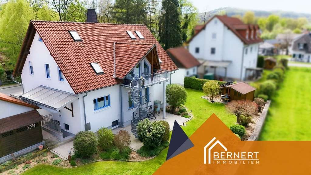 Immobilie in Altenkunstadt - Eindrucksvolles Wohnhaus mit flexiblen Praxisbereich und offener Maisonettewohnung mit Galerie - Bild 2
