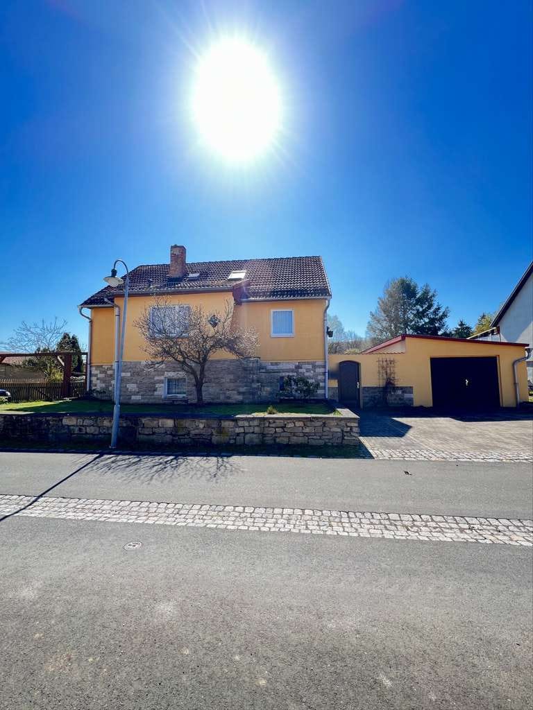 Immobilie in Nottertal-Heilinger Höhen - Einfamilienhaus in Obermehler mit großem Garten, Garage und Nebengelass - Bild 2