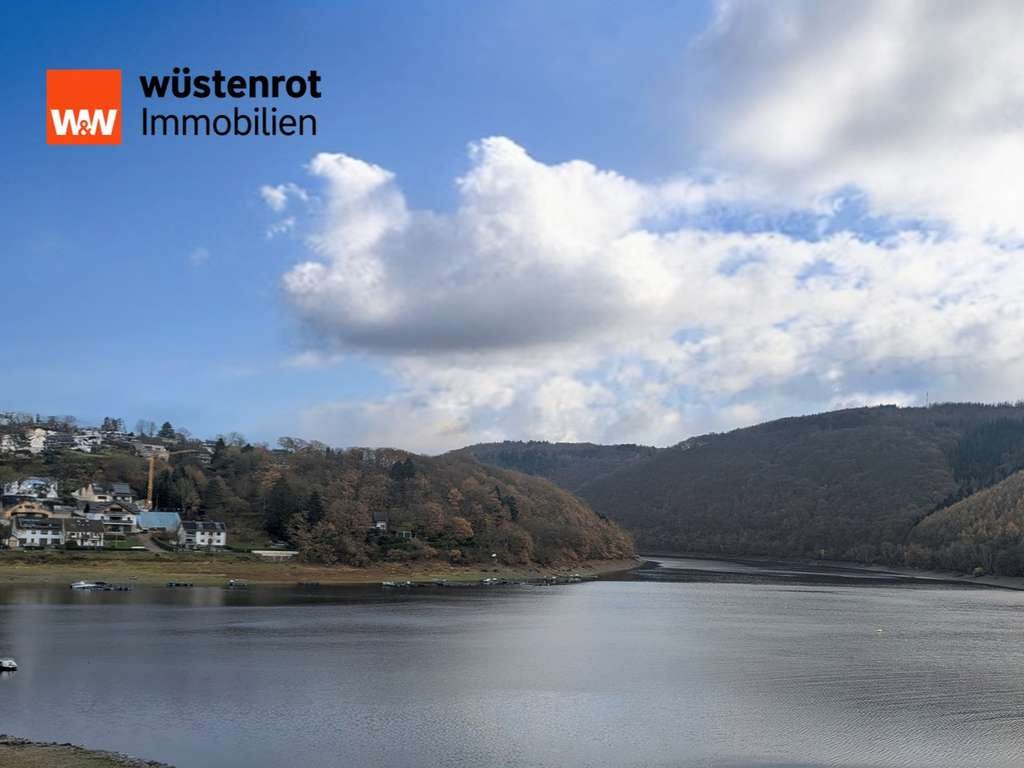 Immobilie in Simmerath - MFH- im Hausverband – 4 Einheiten in einer charmanten Zweihäuser-WEG Seeblick in Traumlage der Eifel - Bild 1