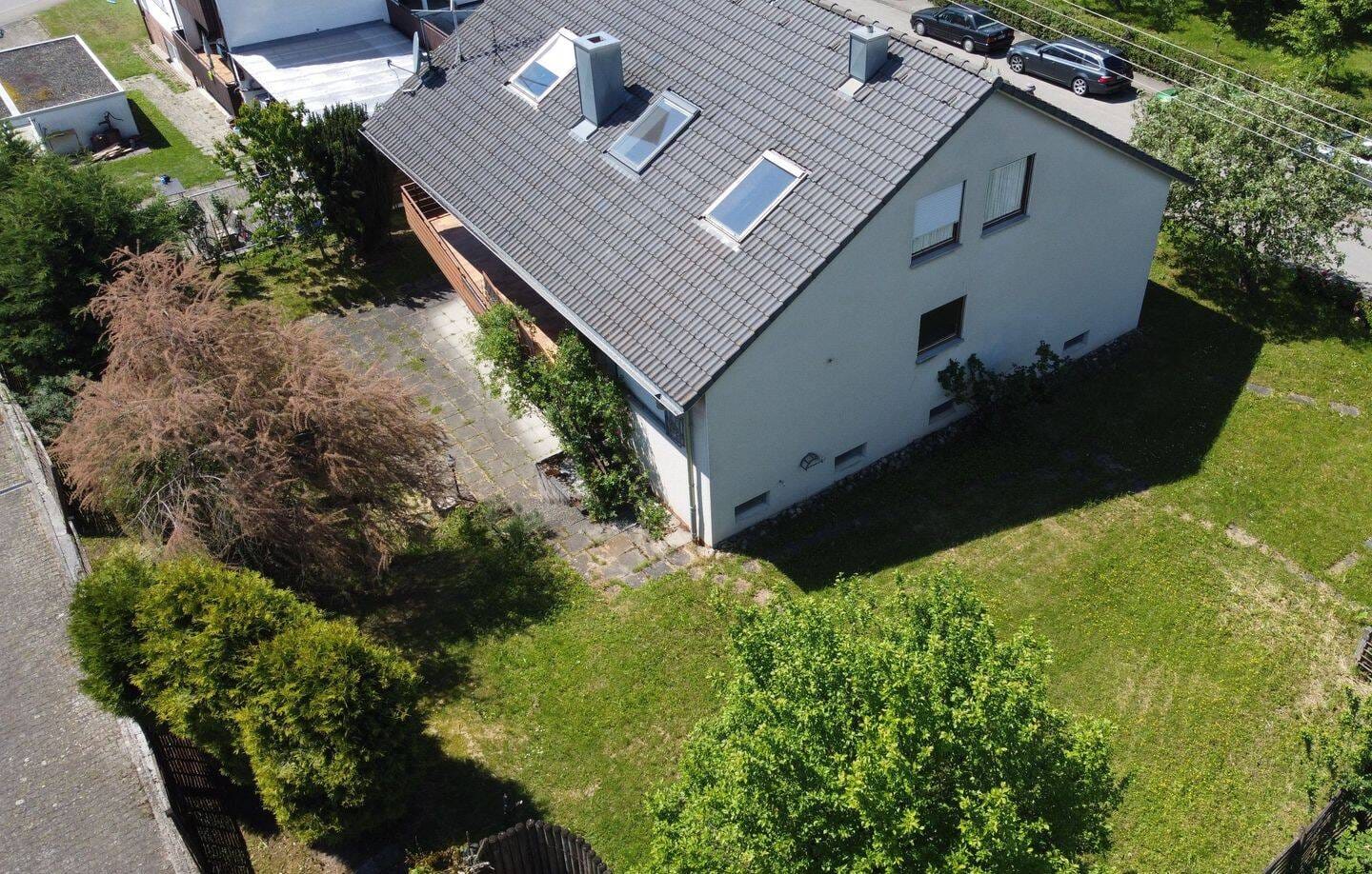 Immobilie in Auenwald -  Geräumiges 1–2-Familienhaus mit Einliegerwohnung, großem Grundstück und Garage in ruhiger Lage von Auenwald. - Bild 1