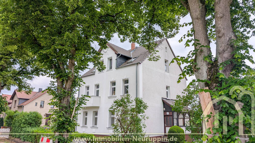 Immobilie in Rheinsberg - top saniertes Dreifamilienhaus mit Gartenhäuschen und RIESEN Garten in Rheinsberg (freie Einheiten!) - Bild 2
