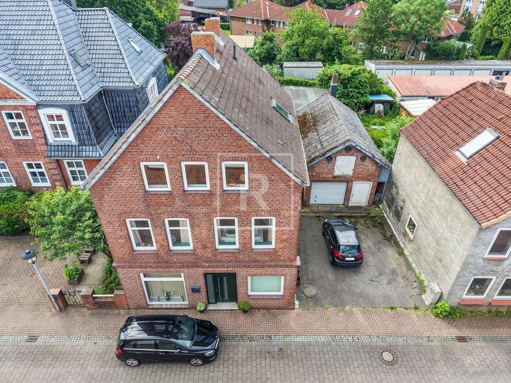 Immobilie in Wilster - Großzügiges Wohnhaus mit ca. 184 m² Wohnfläche, 9 Zimmern und großer Werkstatt - Bild 1