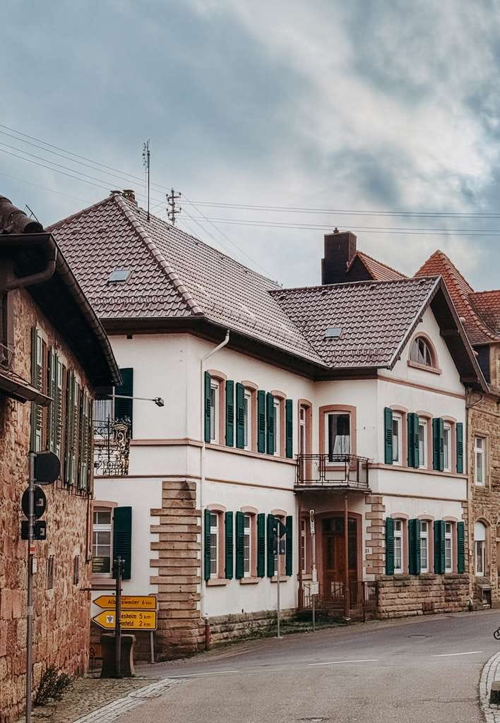 Immobilie in Burrweiler - HERRSCHAFTLICHES UND FLEXIBLES WOHNHAUS  AN DER SÜDLICHEN WEINSTRAßE - Bild 0