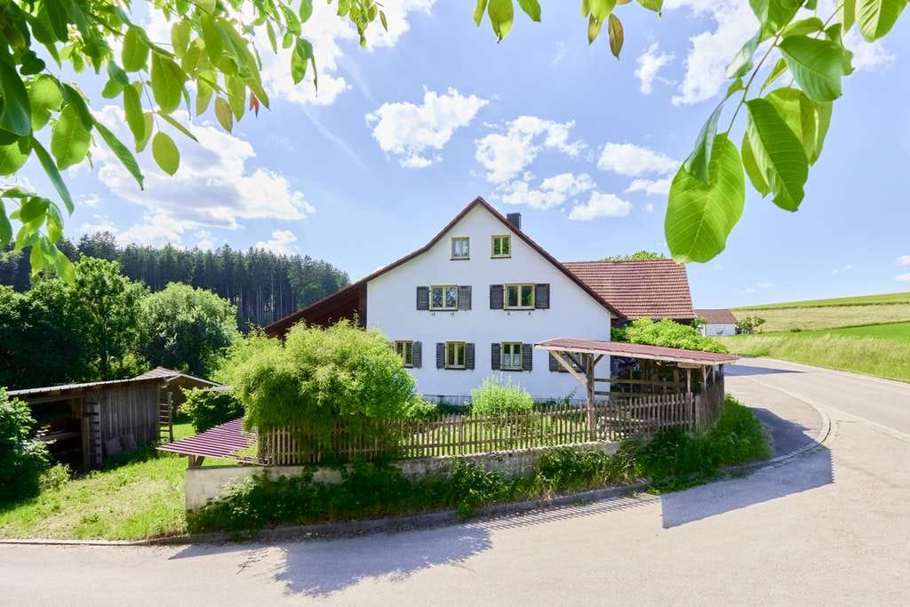 Immobilie in Moorenweis - Großes Anwesen in Dünzelbach mit Platz für Familie, Hobby und Zukunft - Bild 0
