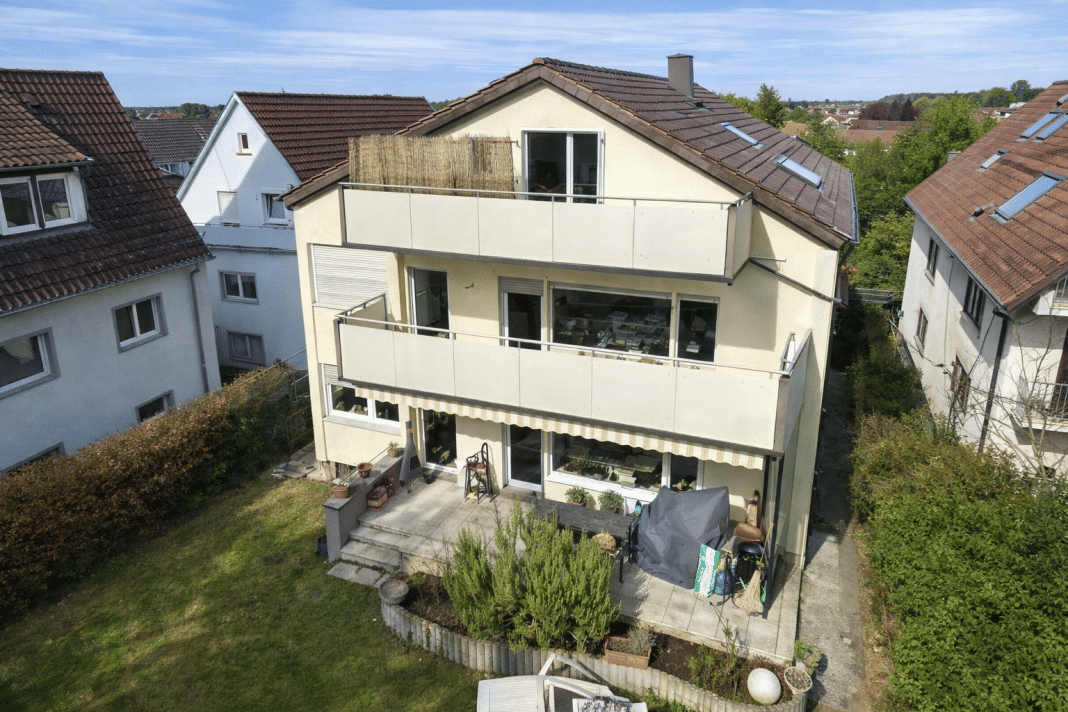 Immobilie in Leonberg - Wohnen und investieren! Charmantes Mehrfamilienhaus in begehrter Lage - Bild 0