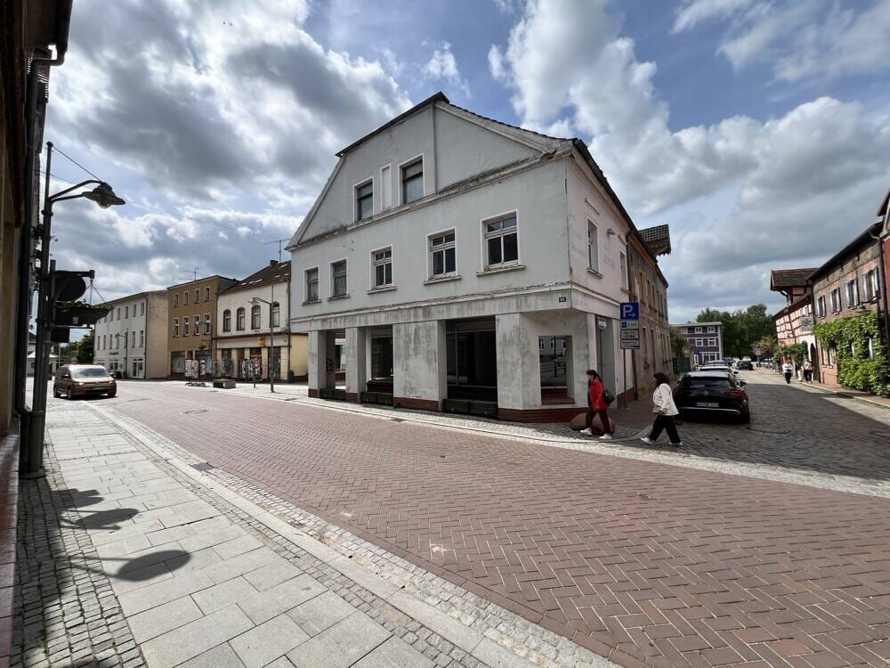 Immobilie in Ueckermünde - Wohn und Geschaftshaus an der Uecker am Jachthafen neben der Post. Sanierungsbedürftig. 700 m² Land - Bild 1