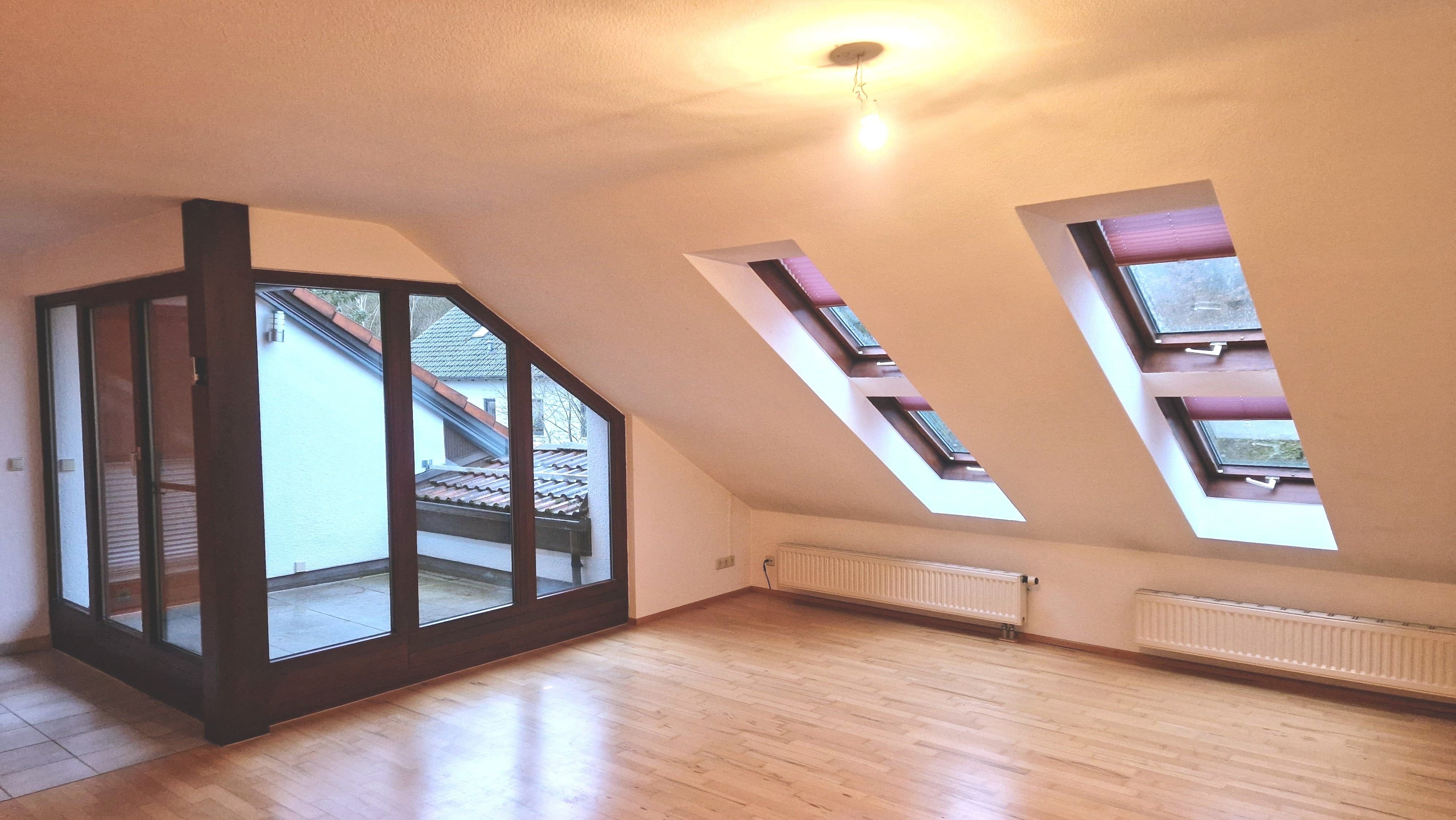 Immobilie in Hemhofen - Außergewöhnliche, sehr ruhig am Waldrand gelegene 3-Zi.- Wohnung mit Garage u. Anbau - sofort frei - Bild 0