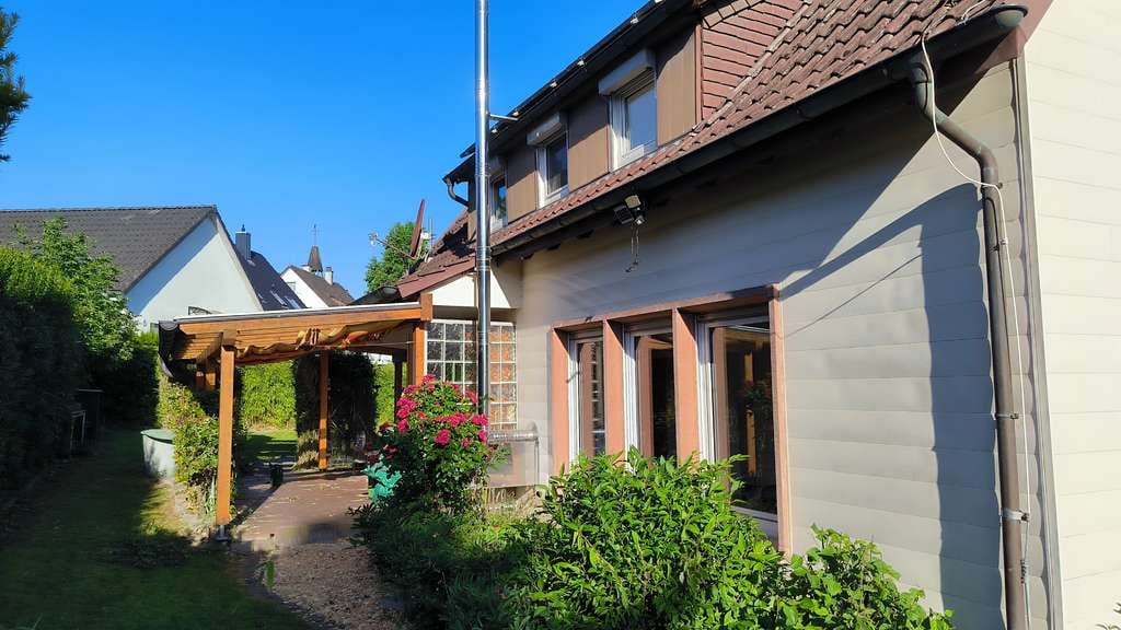 Immobilie in Ölbronn-Dürrn - Familienfreundliches Einfamilienhaus mit viel Platz und Garten - Bild 1
