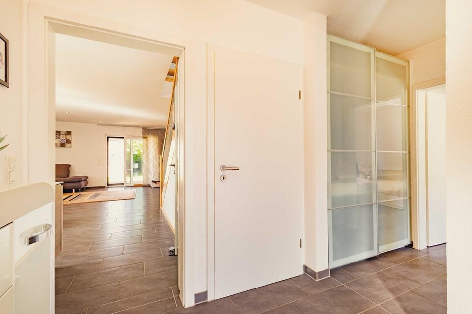 Immobilie in Kenzingen - BRUMANI | Modernes Zweifamilienhaus ideal für Mehrgenerationen oder Arbeiten & Wohnen in Kenzingen - Bild 0