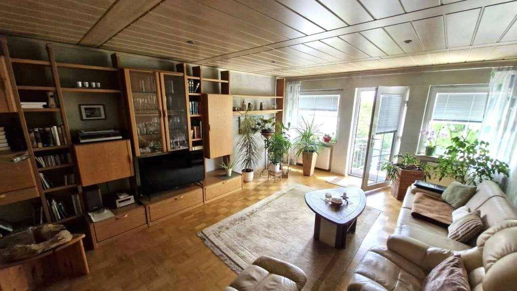 Immobilie in Kusterdingen - Wohnhaus mit 3 Wohneinheiten, Gewerbeeinheit, Doppelgarage und wunderschönem Garten - Bild 1