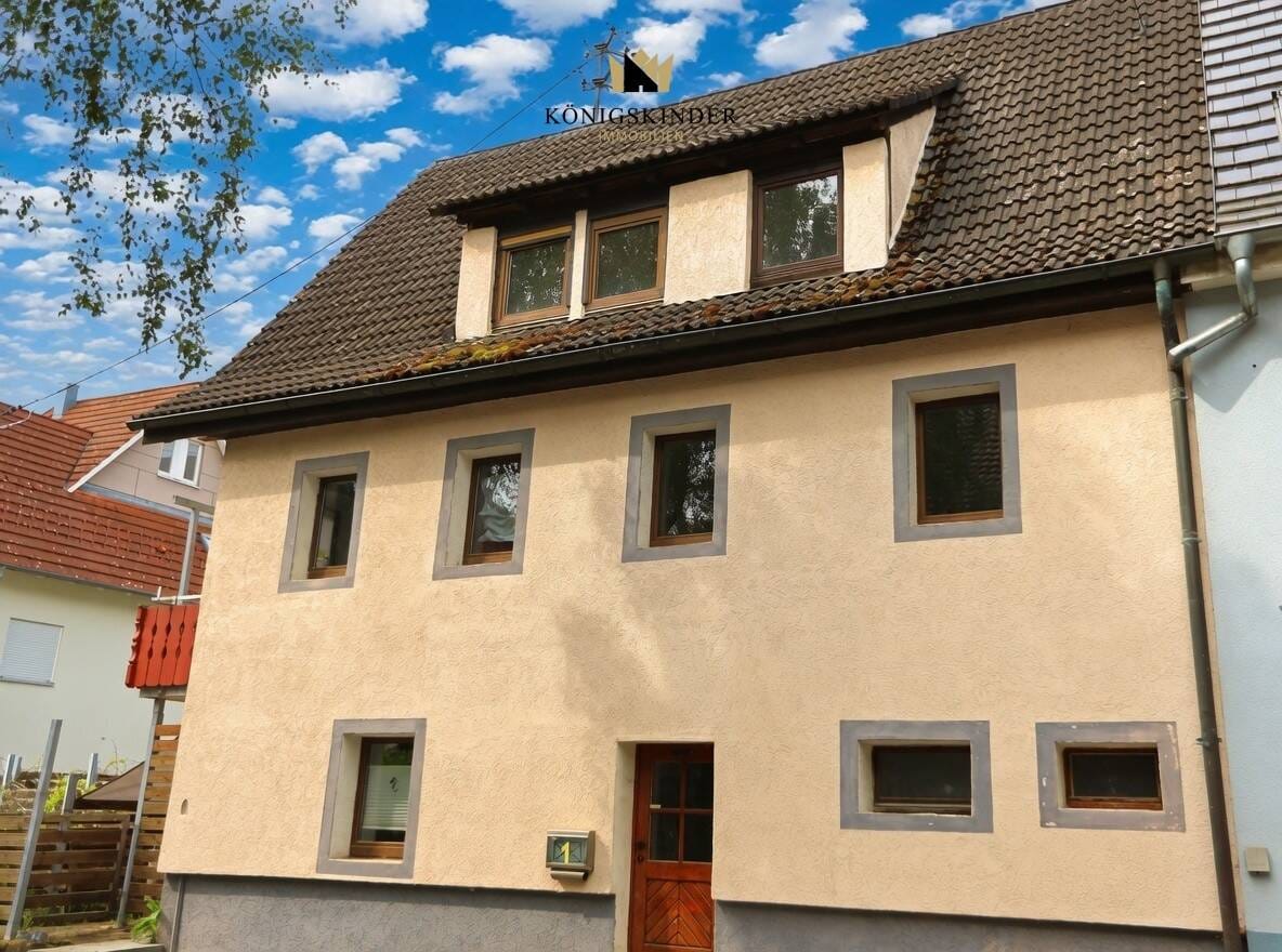 Immobilie in Eutingen im Gäu - Perfekt für den geschickten Handwerker. Renovierungsbedürftiges Haus mit großer Terrasse - Bild 2