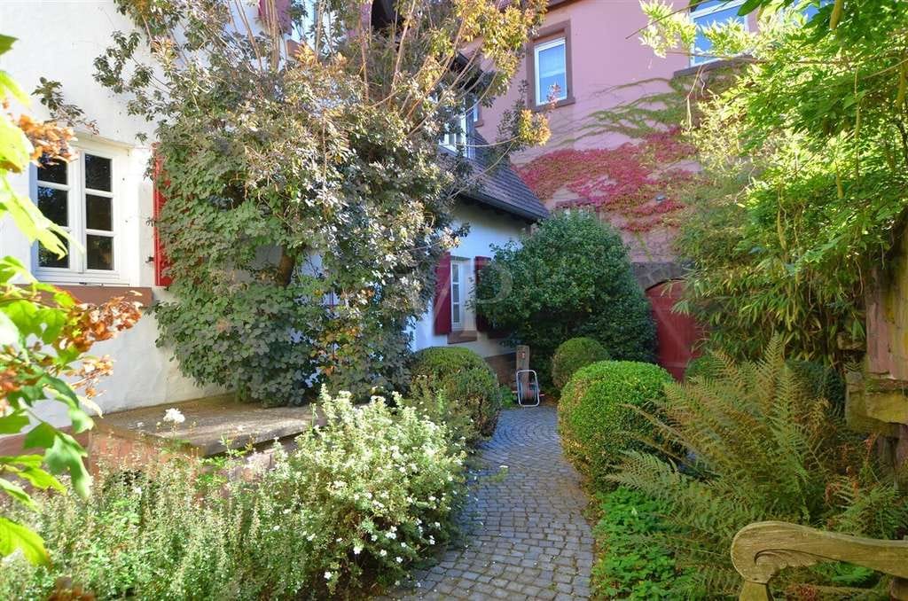 Immobilie in Rhodt unter Rietburg - Wohnen mit Charakter: Ein Zuhause voller Geschichte und Atmosphäre - Bild 1